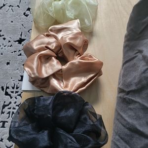 3 Giant Scrunchies